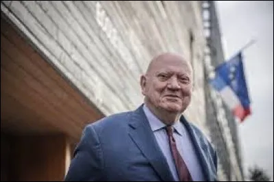 Andr&eacute; Santini, est maire depuis f&eacute;vrier 1980 - soit 46 ans - et brigue en ce moment un 8e mandat &agrave; l'&acirc;ge de 85 ans : de quelle ville des Hauts-de-Seine est-il maire ?