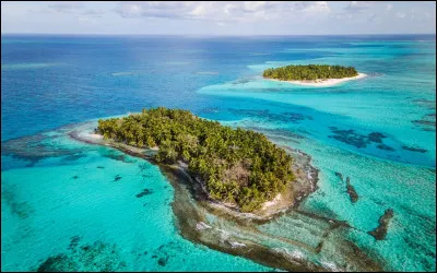 Arrive-t-il &agrave; partir de l'ile &agrave; l'aide de son bateau ?