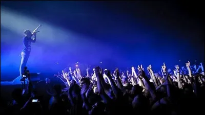 Quel festival fran&ccedil;ais de la chanson se d&eacute;roule au printemps ?