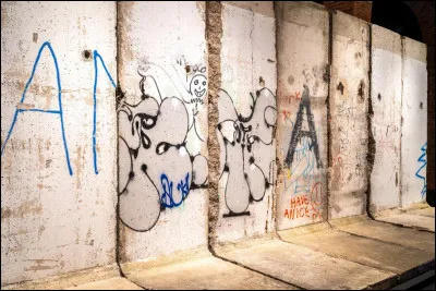 En quand s'est effondr&eacute; le mur de Berlin ?