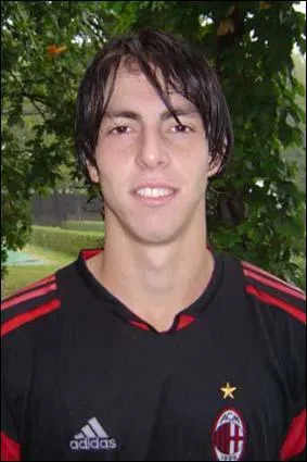 Digao est un joueur Brsilien , qui n'a jamais russi  s'imposer dans les clubs o il a jou . Mais il a un frre qui est lui clbre . Qui est son frre ?