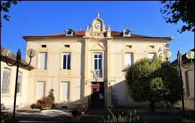 Village de l'arrondissement de Bagn&egrave;res-de-Bigorre, sur les bords de la Garonne et de l'Ourse, Loures-Barousse se situe dans le d&eacute;partement ...