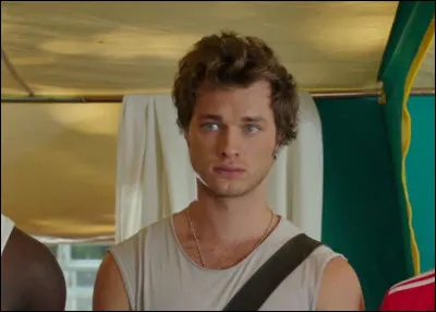 Quelle chanson le personnage de Louka Meliava chante-t-il &agrave; la fin du film "Camping 3" pendant le bal ?