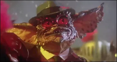 Quelle chanson interpr&egrave;te le Brain Gremlin dans cette sc&egrave;ne du film "Gremlins 2 : la nouvelle g&eacute;n&eacute;ration" ?