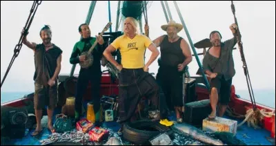 Quelle chanson est interpr&eacute;t&eacute;e par Brice et ces quatre personnes dans cette sc&egrave;ne du film "Brice 3" ?