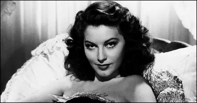 Qui est cette actrice am&eacute;ricaine qui joue un des r&ocirc;les principaux dans le film ''La Comtesse aux pieds nus'' ?