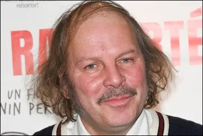 Qui est ce chanteur, auteur-compositeur et interpr&egrave;te du titre ''Nu'' ?