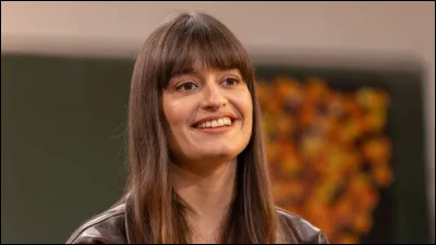 Qui est cette chanteuse fran&ccedil;aise, dont l'une des chansons s'intitule ''Nue'' ?