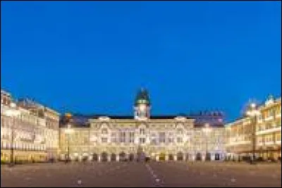 Cette ville de 200 000 habitants est la capitale de la r&eacute;gion autonome du Frioul-V&eacute;n&eacute;tie julienne :