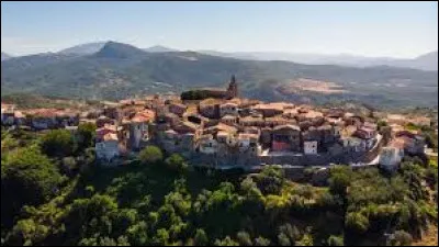 Situ&eacute;e sur l'Apennin et le littoral de l'Adriatique, c'est la deuxi&egrave;me r&eacute;gion la moins peupl&eacute;e avec 285 000 habitants et, avec 4 438 km&sup2;, c'est la deuxi&egrave;me r&eacute;gion la moins vaste du pays :