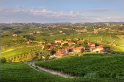 Travers&eacute;e par le P&ocirc; et bord&eacute;e par les Alpes, c'est la plus vaste des r&eacute;gions d'Italie continentale :