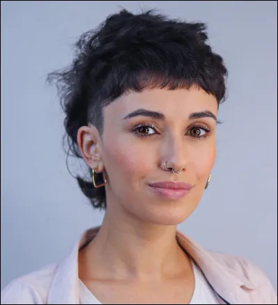 Et les cheveux comme &ccedil;a, c'est pour...