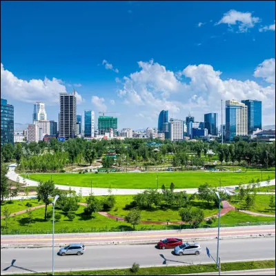 De loin la plus grande ville du pays, quelle est la capitale de la Mongolie ?