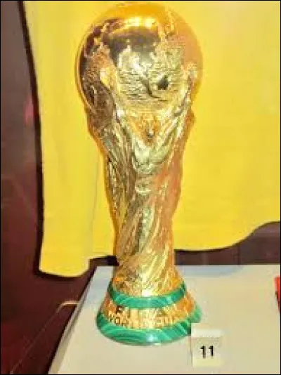 Quel pays a remport&eacute; la premi&egrave;re Coupe du monde de football en 1930 ?