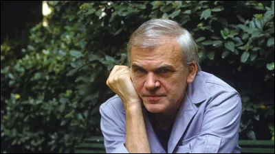 En quelle langue a &eacute;t&eacute; &eacute;crit le roman "L'Insoutenable L&eacute;g&egrave;ret&eacute; de l'&ecirc;tre", de l'auteur Milan Kundera ?