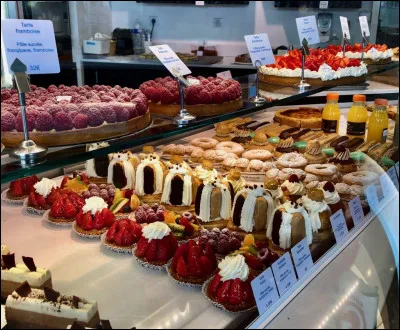 En p&acirc;tisserie, &agrave; quoi m&eacute;lange-t-on la cr&egrave;me p&acirc;tissi&egrave;re pour obtenir une cr&egrave;me l&eacute;g&egrave;re ?