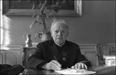 Quel est ce maire de Dijon connu pour son c&eacute;l&egrave;bre ap&eacute;ritif ?