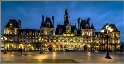 Qui administrait la ville de Paris d&eacute;pourvue de maire jusqu'en 1975 ?