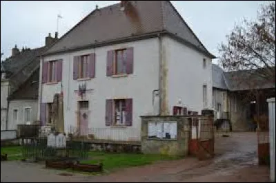 Nous sommes maintenant &agrave; Dampierre-sur-Ni&egrave;vre. Village de l'arrondissement de Cosne-Cours-sur-Loire, il se situe en r&eacute;gion ...