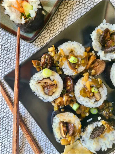 Quel poisson est le plus souvent utilis&eacute; pour pr&eacute;parer des sushis traditionnels ?