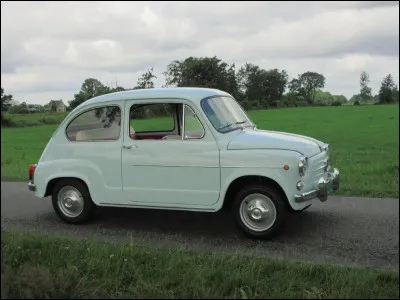 La Fiat 600, produite au total &agrave; pr&egrave;s de 5 millions d'exemplaires dont 2,5 en Italie, a &eacute;t&eacute; lanc&eacute;e en ...