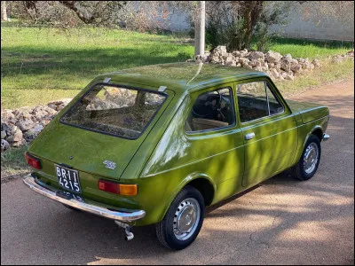 Quelle est cette autre Fiat, lanc&eacute;e en avril 1971 pour succ&eacute;der &agrave; la Fiat 850, sur laquelle le moteur est plac&eacute; transversalement &agrave; l'avant, le syst&egrave;me de propulsion est &agrave; traction avant, et la suspension &agrave; 4 roues ind&eacute;pendantes ?