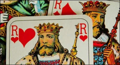 Quel est le nom du jeu de cartes consistant &agrave; se d&eacute;barrasser le plus rapidement possible de la totalit&eacute; de ses cartes ?