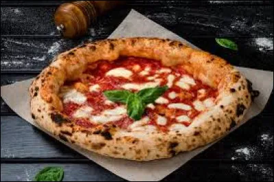 Quelle ville italienne est consid&eacute;r&eacute;e comme &agrave; l'origine de la pizza ?