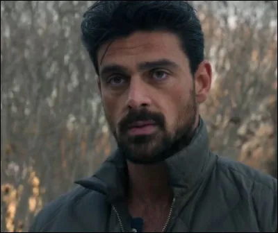 De quel film s'agit-il ? On y voit l'acteur Michele Morrone en tant que jardinier.