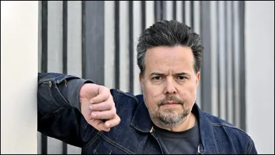 Qui est ce journaliste radio qui anim&eacute; l'&eacute;mission ''Le t&eacute;l&eacute;phone sonne'' ?