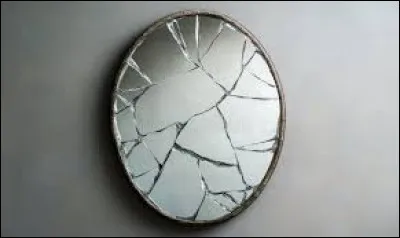 Combien d'ann&eacute;es de malheur apporte le fait de briser un miroir d'apr&egrave;s une c&eacute;l&egrave;bre superstition ?