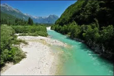 Quel est ce cours eau qui prend sa source dans les Alpes Juliennes et se jette dans l'Adriatique en marquant la fronti&egrave;re entre l'Italie et la Slov&eacute;nie ?