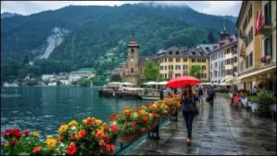Quelle est cette ville suisse situ&eacute;e sur les rives de son lac, &agrave; seulement 4 km de l'Italie ?