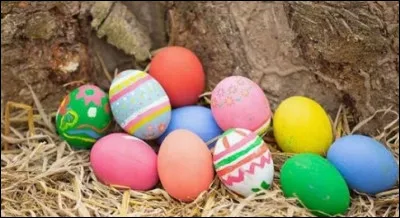 Mais ses racines plongent aussi dans des rites plus anciens, li&eacute;s &agrave; l�arriv&eacute;e du __ et aux symboles de fertilit&eacute;, dont l��uf est l�un des plus persistants.