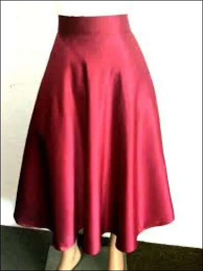 Tu as cousu une jupe en satin.Comment fais-tu les finitions ?