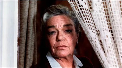 Quel acteur accompagne Simone Signoret dans le film "Le CHAt" ?