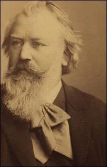 Quel est ce musicien allemand qui a crit 4 symphonies et qui tait trs ami avec les Schumann ?
