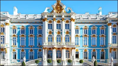 Le palais Catherine se trouve...