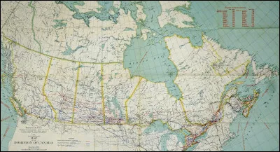 Qu�est-ce qui s�administre seul, qui poss&egrave;de son propre drapeau et ses propres lois mais qui est sous souverainet&eacute; britannique et sous protection militaire ?