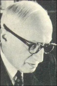 Romancier, conteur essayiste franais n en 1885. Son livre 'Les silences du colonel Bramble' fut un grand succs.