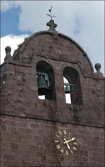 Eglise de l'Assomption dans une commune du pays basque. La quelle ?