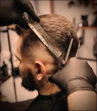 Est-ce qu'il y a des coiffeurs ?