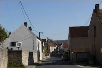 Village de l'aire d'attraction Castelth&eacute;odoricienne, Chart&egrave;ves se situe en r&eacute;gion ...