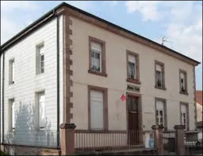 Nous sommes en Lorraine, &agrave; Fays. Village de l'aire d'attraction Spinalienne, il se situe ...