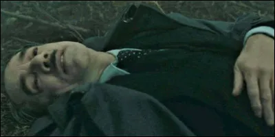 Harry trouve le corps sans vie d'un Officiel du Minist&egrave;re de la Magie.De qui s'agit-il ?