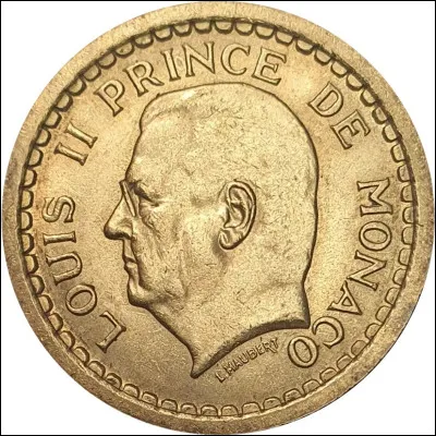 Par quel moyen Louis II, qui n'avait pas d'h&eacute;ritier l&eacute;gitime, a-t-il pu emp&ecirc;cher l'extinction de sa dynastie ?