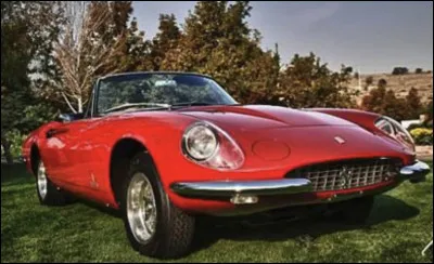 Quel est le nom de ce mod&egrave;le produit par Ferrari, un cabriolet sportif V12, sortie en 1966 et tr&egrave;s export&eacute; aux USA ?