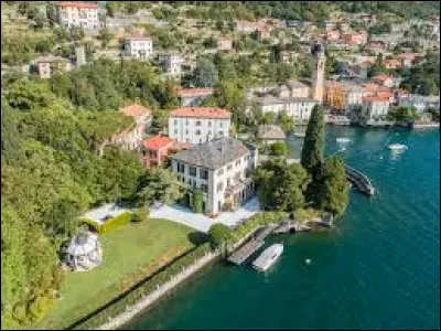 Quel acteur am&eacute;ricain s'est install&eacute; en 2002 sur les rives du lac de C&ocirc;me &agrave; la villa Oleandra ?