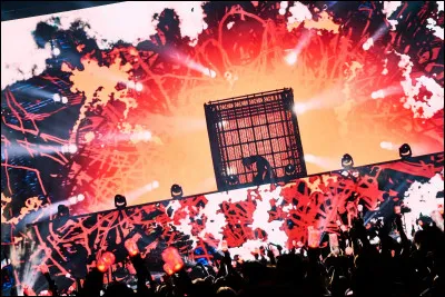 Chanteuse japonaise dont on a presque jamais vu le visage, elle interpr&egrave;te des chansons comme &laquo;&nbsp;Ussewa&nbsp;&raquo; ou alors &laquo;&nbsp;Aishite&nbsp;&raquo;C�est�