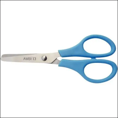 S&eacute;verine doit d&eacute;couper des documents, elle doit utiliser...